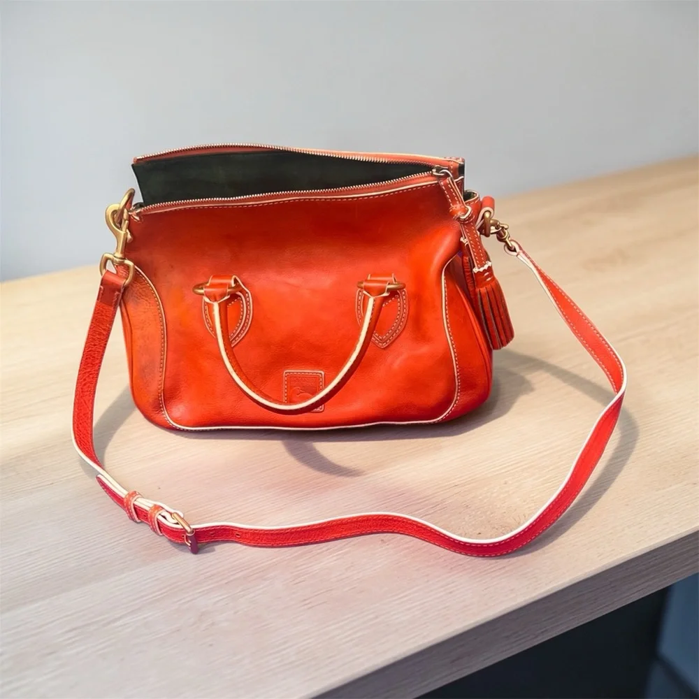 Dooney and Bourke Florentine Leather Shoulder Bag w/Brushed Gold Hardware & - Picture 6 of 10